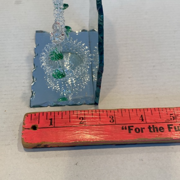 NIB Spun Glass Wishing Well on Scalloped Mirror Base - Picture 5 of 7